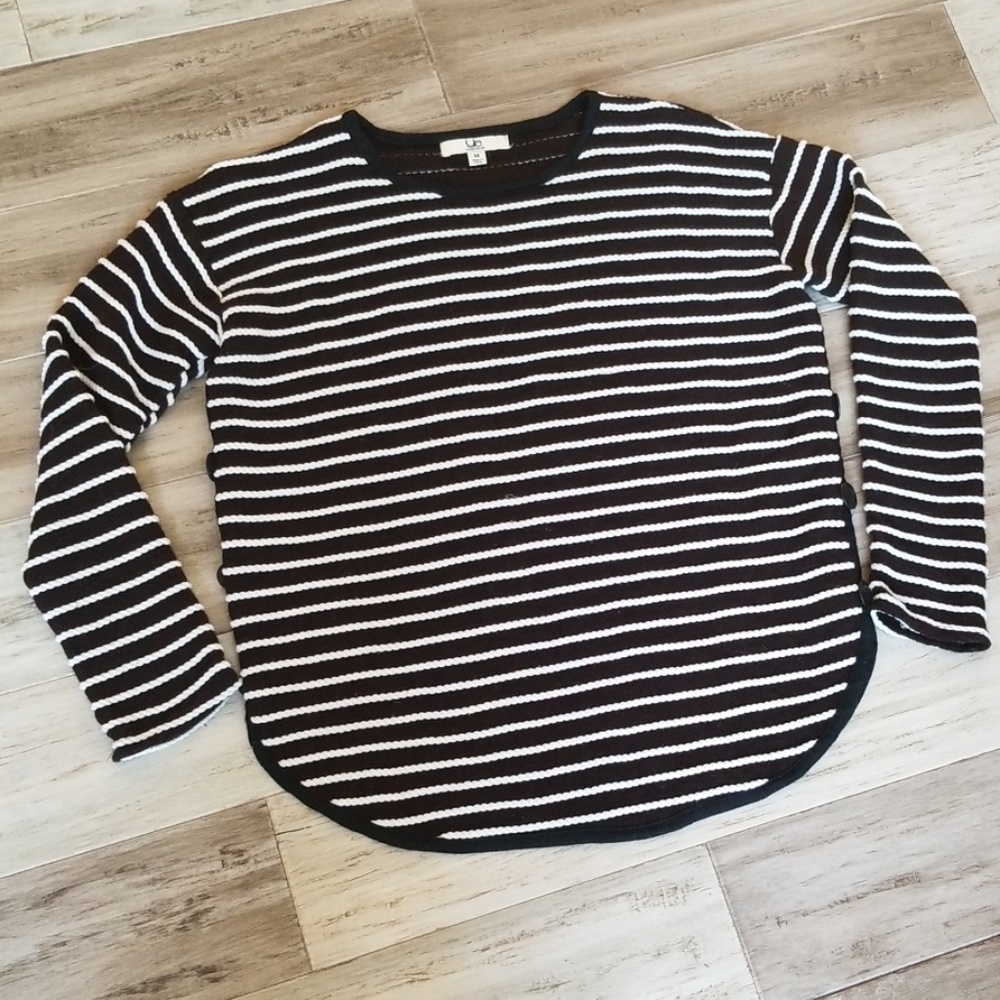 #077 Ya Los Angeles Ribbed Stripe Top with Button Side